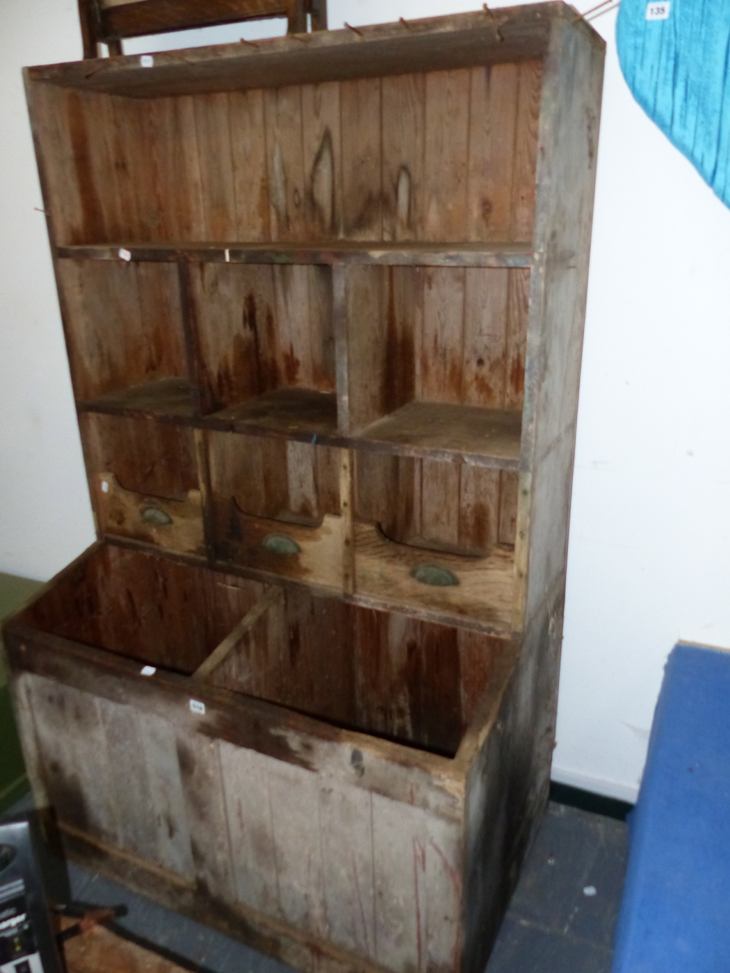 A RUSTIC PAINTED PINE FEED OR GRAIN BIN WITH SHELVED TOP. W.106 x D.63 x H.168cms. - Image 8 of 8