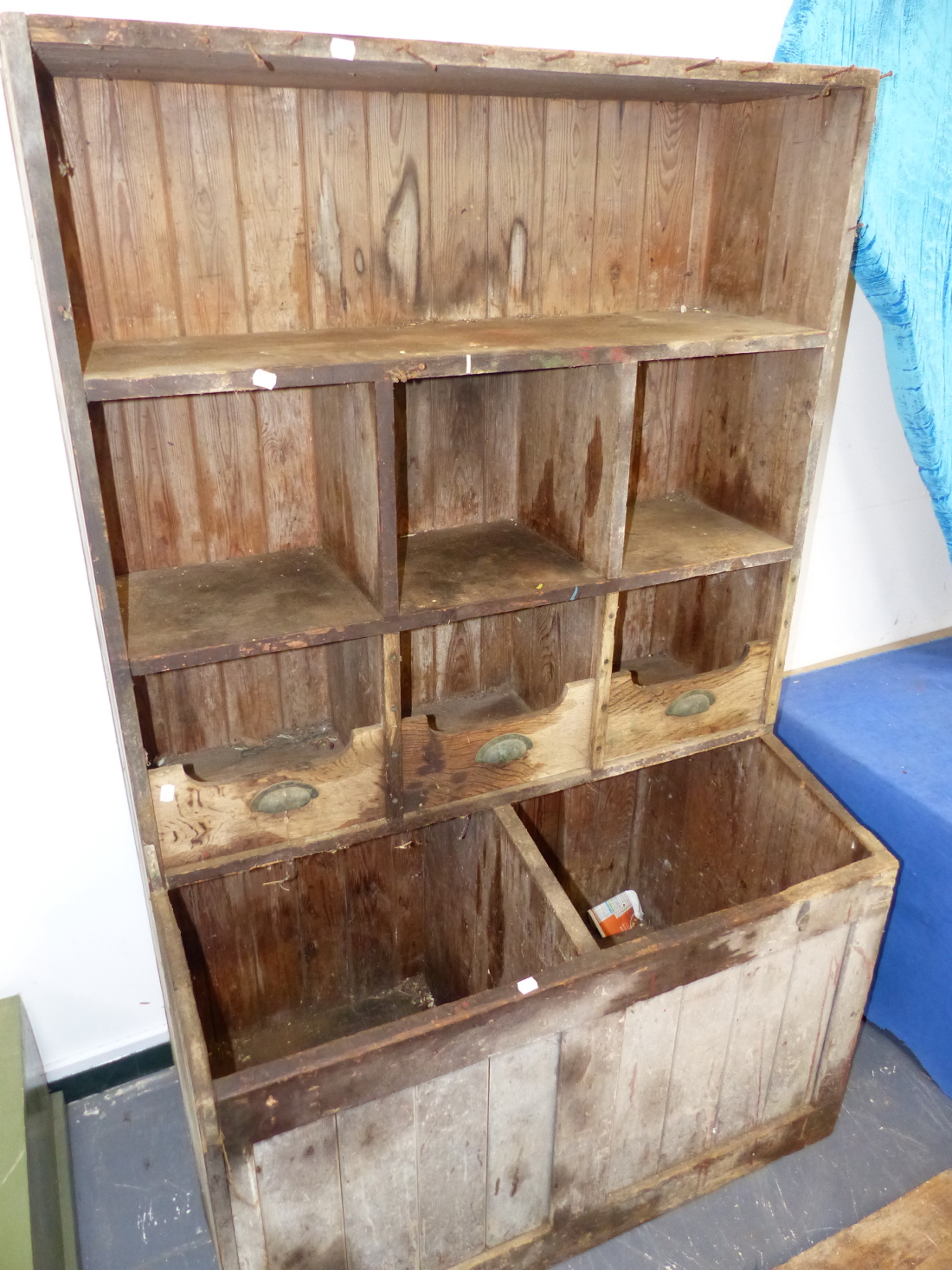 A RUSTIC PAINTED PINE FEED OR GRAIN BIN WITH SHELVED TOP. W.106 x D.63 x H.168cms.