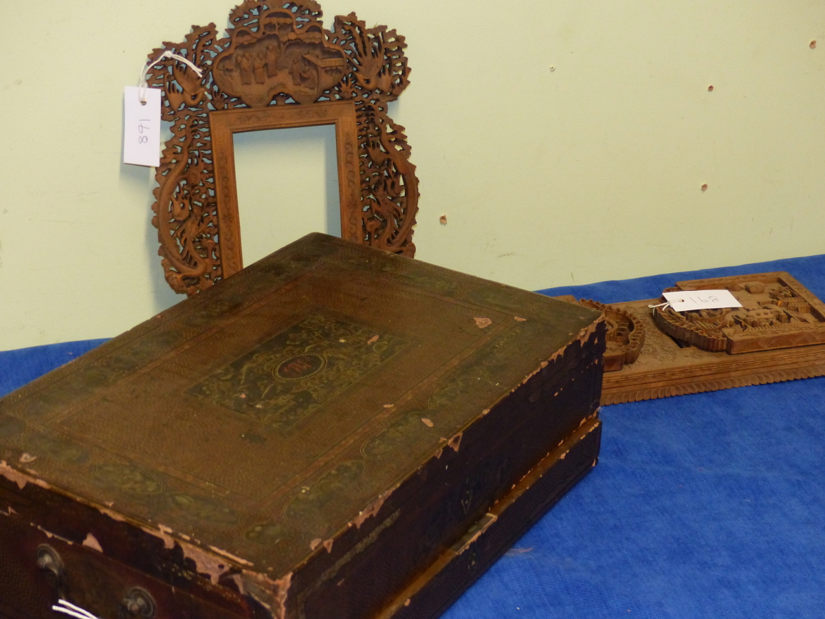 A 19th.C. CHINESE EXPORT LACQUER BONE FITTED WORK BOX WITH WRITING SURFACE DRAWER, W.43.5cms, A - Image 6 of 9