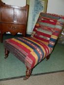 A VICTORIAN NURSING CHAIR WITH KELIM UPHOLSTERY TOGETHER WITH AN AESTHETIC VICTORIAN SIDE CHAIR. (