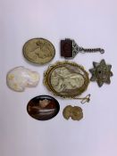 A GROUP OF VARIOUS FRAMED PORTRAIT CAMEOS TO INCLUDE UNMOUNTED EXAMPLES, A CARVED HARDSTONE INTAGLIO