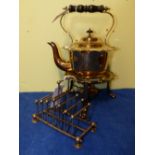 A WALKER AND HALL DRESSER STYLE ELECTROPLATE SEVEN BAR TOAST RACK TOGETHER WITH A KETTLE, BURNER AND