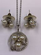 AN 18ct WHITE GOLD DIAMOND AND PEARL PENDANT AND EARRING SET. THE BRILLIANT CUT CENTRE DIAMOND