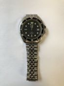 VINTAGE TAG HEUER 1000 PROFESSIONAL SERIES, 200 METERS DIVER WATCH, ON A STAINLESS STEEL BI-