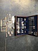 A PART CANTEEN OF SILVER HALLMARKED CUTLERY PREDOMINATELY KINGS PATTERN, TOGETHER WITH ADDITIONAL