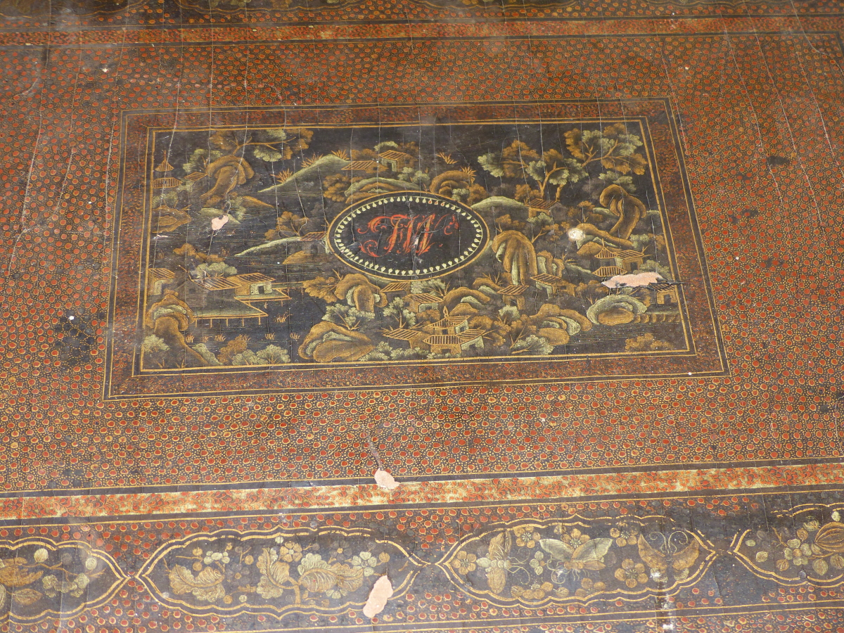 A 19th.C. CHINESE EXPORT LACQUER BONE FITTED WORK BOX WITH WRITING SURFACE DRAWER, W.43.5cms, A - Image 8 of 9