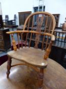 A CHILD'S YEW WOOD WINDSOR CHAIR, THE SADDLE SEAT OF ELM.