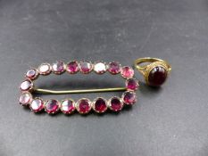 A 9ct YELLOW GOLD CABOCHON GARNET RUBOVER SET RING, FINGER SIZE M TOGETHER WITH A YELLOW METAL (