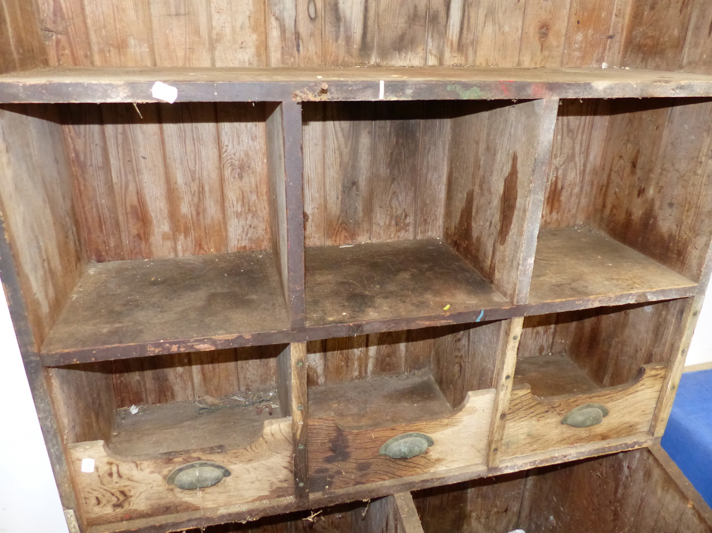 A RUSTIC PAINTED PINE FEED OR GRAIN BIN WITH SHELVED TOP. W.106 x D.63 x H.168cms. - Image 3 of 8