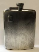 A SILVER HALLMARKED HIP FLASK WITH HINGED COVER DATED 1916, FOR WILLIAM NEAL & SON LTD. WEIGHT 161.