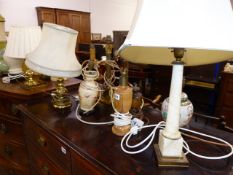VARIOUS TABLE LAMPS.