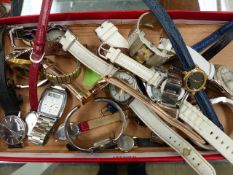 A QUANTITY OF VARIOUS WRIST WATCHES.
