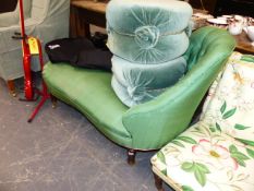 A SMALL BUTTON BACK CHAISE LONGUE AND A PAIR OF SMALL STOOLS.