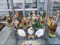 A QUANTITY OF ROYAL DOULTON AND BESWICK ANIMAL FIGURINES.