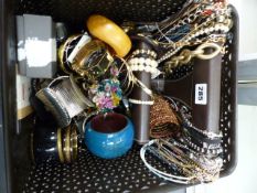 A QUANTITY OF COSTUME JEWELLERY.