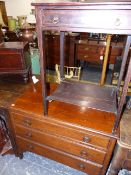 AN EDWARDIAN ROSEWOOD OCCASIONAL TABLE AND A SMALL OAK THREE DRAWER CHEST.
