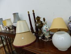 VARIOUS TABLE LAMPS AND TWO STANDARD LAMPS.