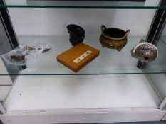 A QUANTITY OF ORIENTAL WARE TO INCLUDE A LIBATION CUP, A BRONZE CENSER, BRONZE ANIMALS, A TIBETAN