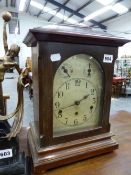 AN EDWARDIAN MANTLE CLOCK.