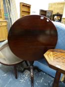 A GEORGIAN MAHOGANY TRIPOD TABLE.