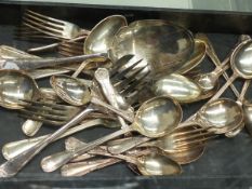 A QUANTITY OF CUTLERY TO INCLUDE KINGS PATTERN ETC.