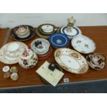 A QTY OF VICTORIAN AND OTHER CABINET CUPS, DECORATIVE PLATES,ETC.