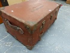 A LARGE VINTAGE SUITCASE.