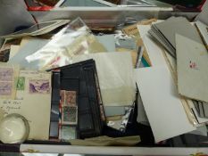 A QUANTITY OF STAMPS TO INCLUDE ALBUMS, LOOSE EXAMPLES, FIRST DAY COVERS, ETC.