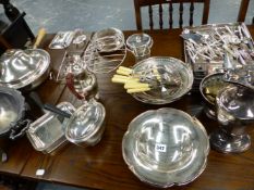 A QTY OF SILVER PLATEDWARES.