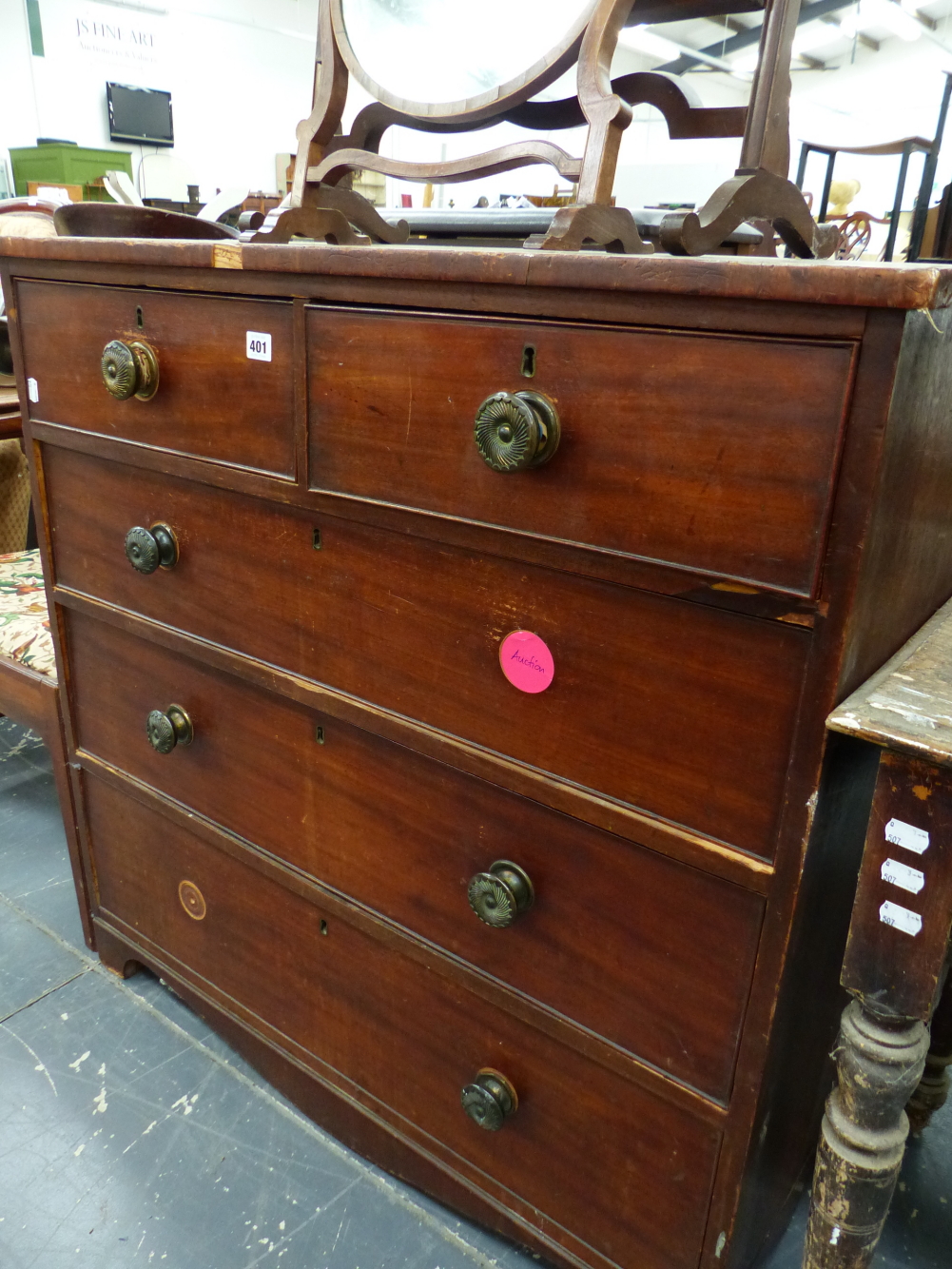 A VICTORIAN MAHOGNY CHEST OF DRAWERS.