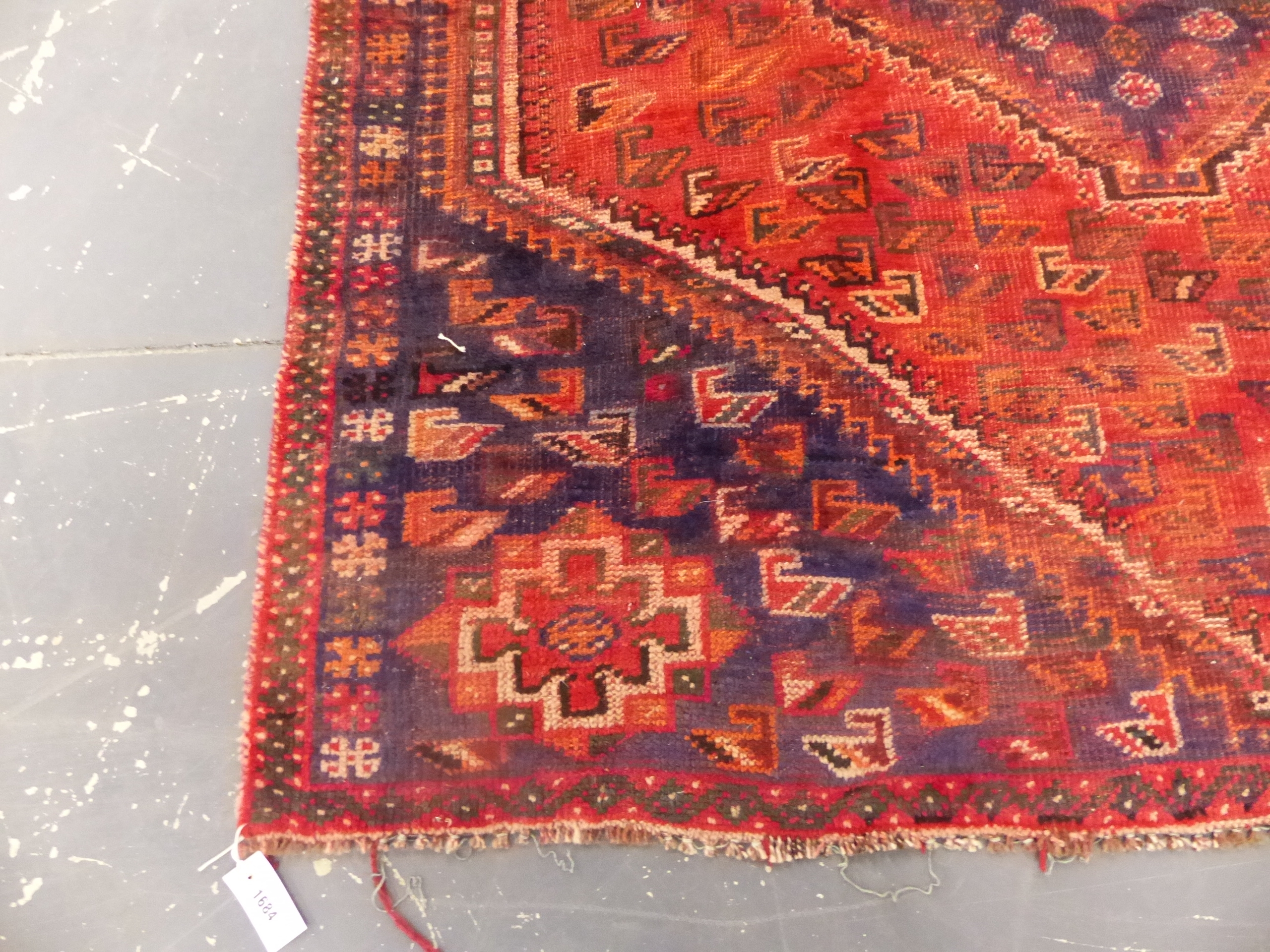 A PERSIAN SHIRAZ RUG. 276 x 175cms. - Image 2 of 9