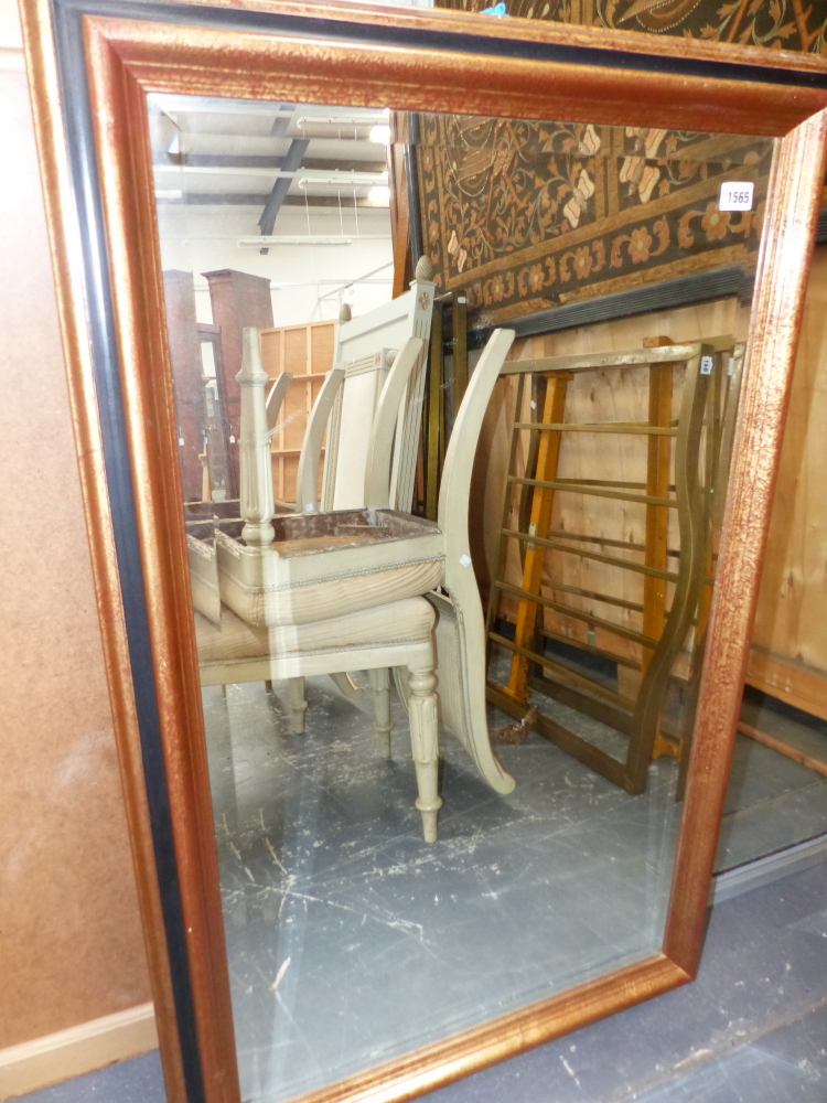 A PAIR OF VICTORIAN STYLE BEVEL EDGE WALL MIRRORS IN GILT AND EBONISED FRAMES. (2) 70 x 111cms. - Image 6 of 6