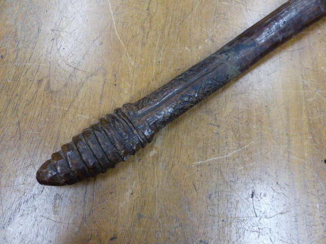 AN ABORIGINAL CLUB, THE LAPPET CARVED HANDLE WITH PINE CONE POMMEL, THE HEAD AT RIGHT ANGLES TO - Image 3 of 22