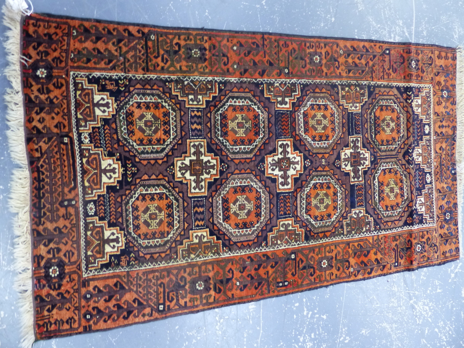 AN ANTIQUE BELOUCH RUG. 167 x 90cms.