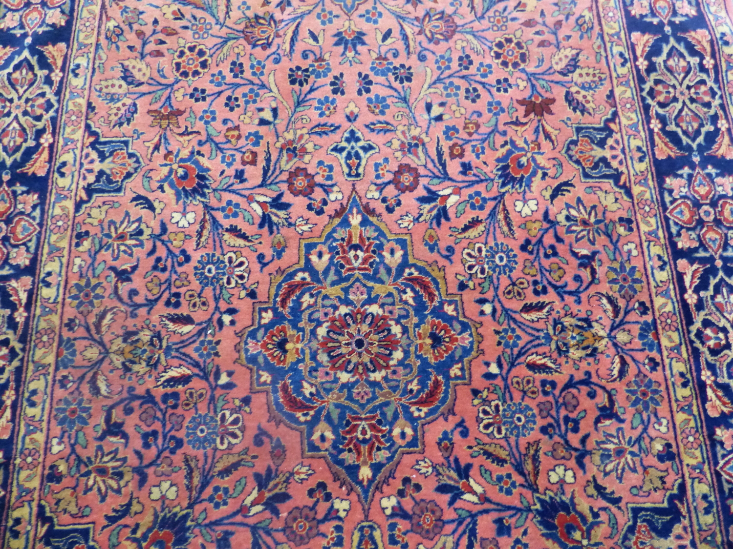 AN ANTIQUE PERSIAN KASHAN RUG. 212 x 130cms. - Image 6 of 11