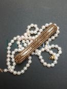 A 78cm CULTURED PEARL KNOTTED AND UNIFORM STRAND WITH A 750 STAMPED CLASP, TOGETHER WITH A 9ct