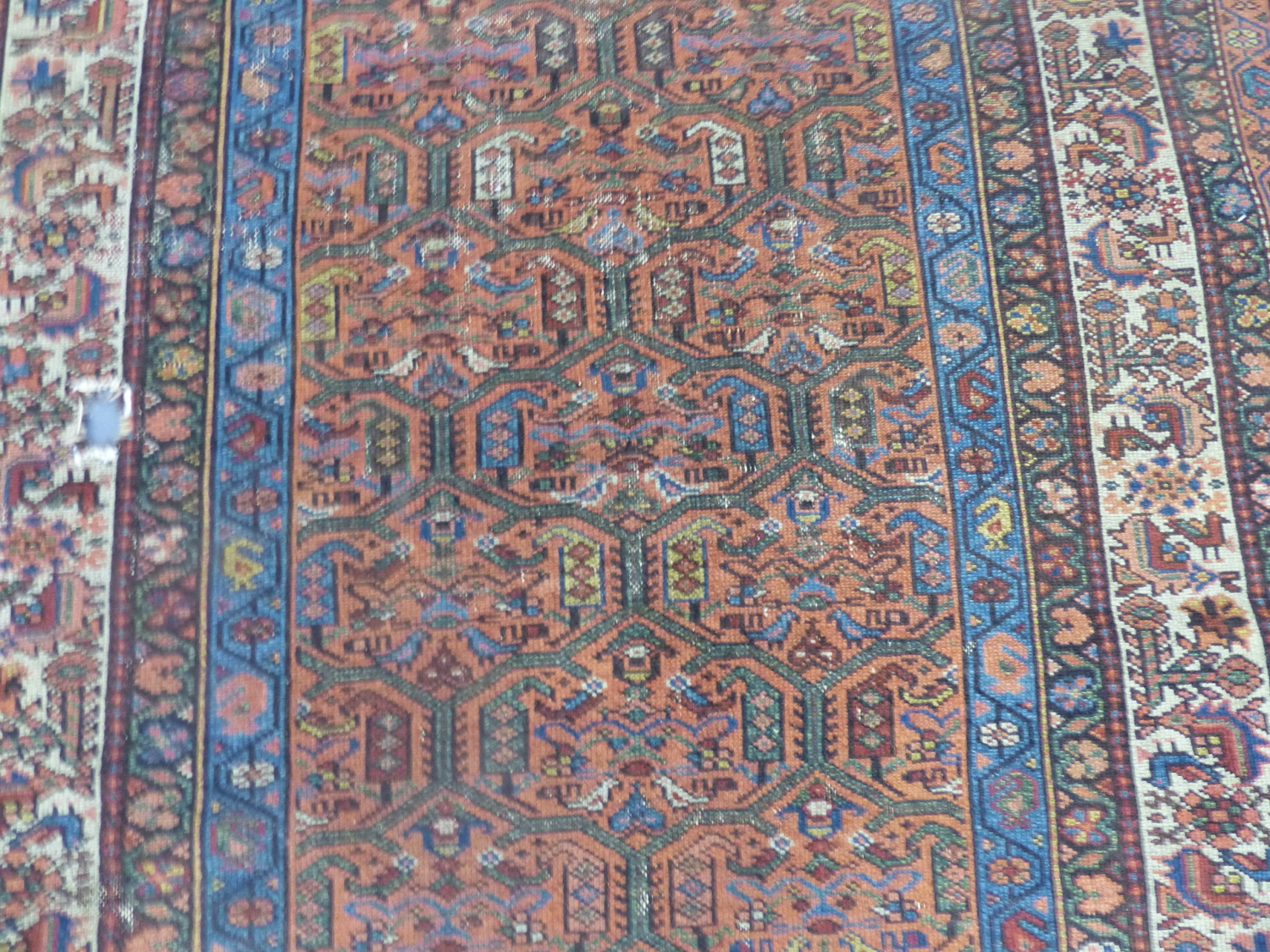 AN ANTIQUE PERSIAN TRIBAL RUG. 200 x 126cms. - Image 5 of 9