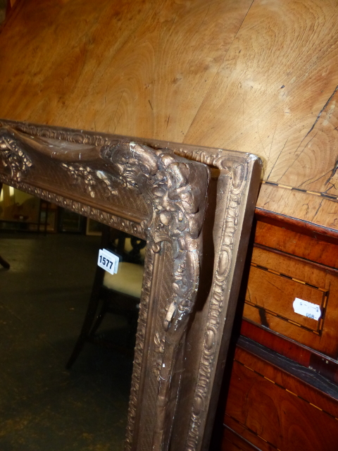A VICTORIAN GILT GESSO FRAMED WALL MIRROR. 76 x 102cms. - Image 2 of 6