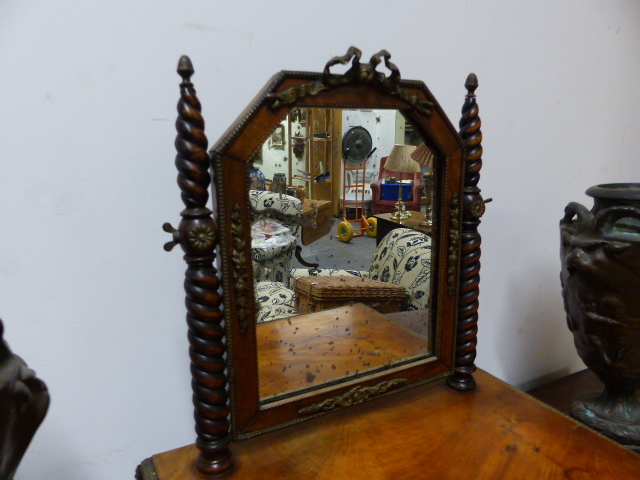 A SATINWOOD AND BRASS MOUNTED DRESSING TABLE SWING MIRROR WITH DRAWER BASE ON PAD FEET. 41 x 33 x - Image 5 of 14