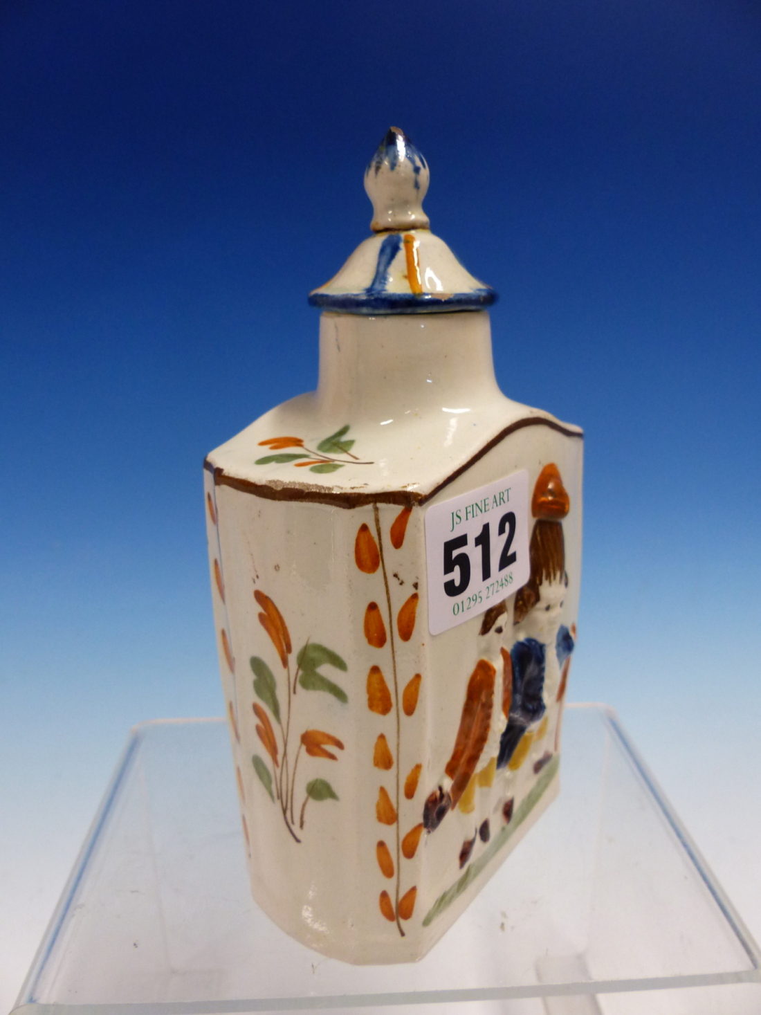 A GEORGE III PRATTWARE TEA CADDY AND COVER MOULDED IN RELIEF AND PAINTED WITH FIGURES OF MACARONI - Image 7 of 10