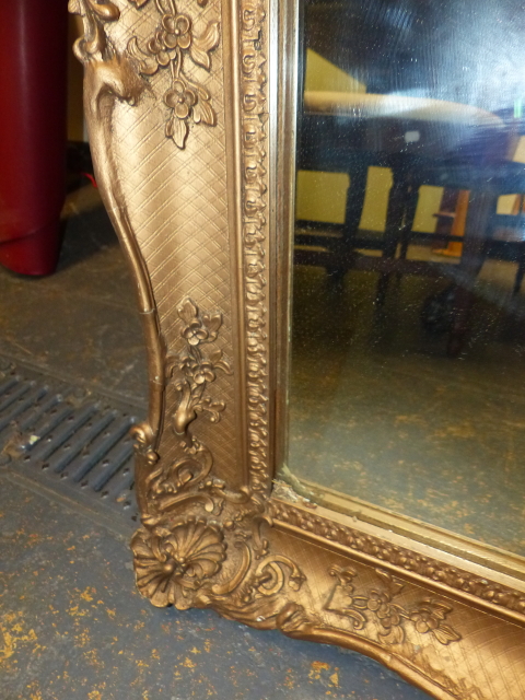 A VICTORIAN GILT GESSO FRAMED WALL MIRROR. 76 x 102cms. - Image 4 of 6