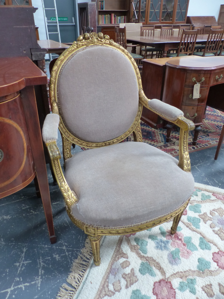 A PAIR OF FRENCH CARVED GILTWOOD LOUIS XVI STYLE SALON ARMCHAIRS WITH OVAL BACKS AND SHAPED SEATS ON - Image 4 of 6