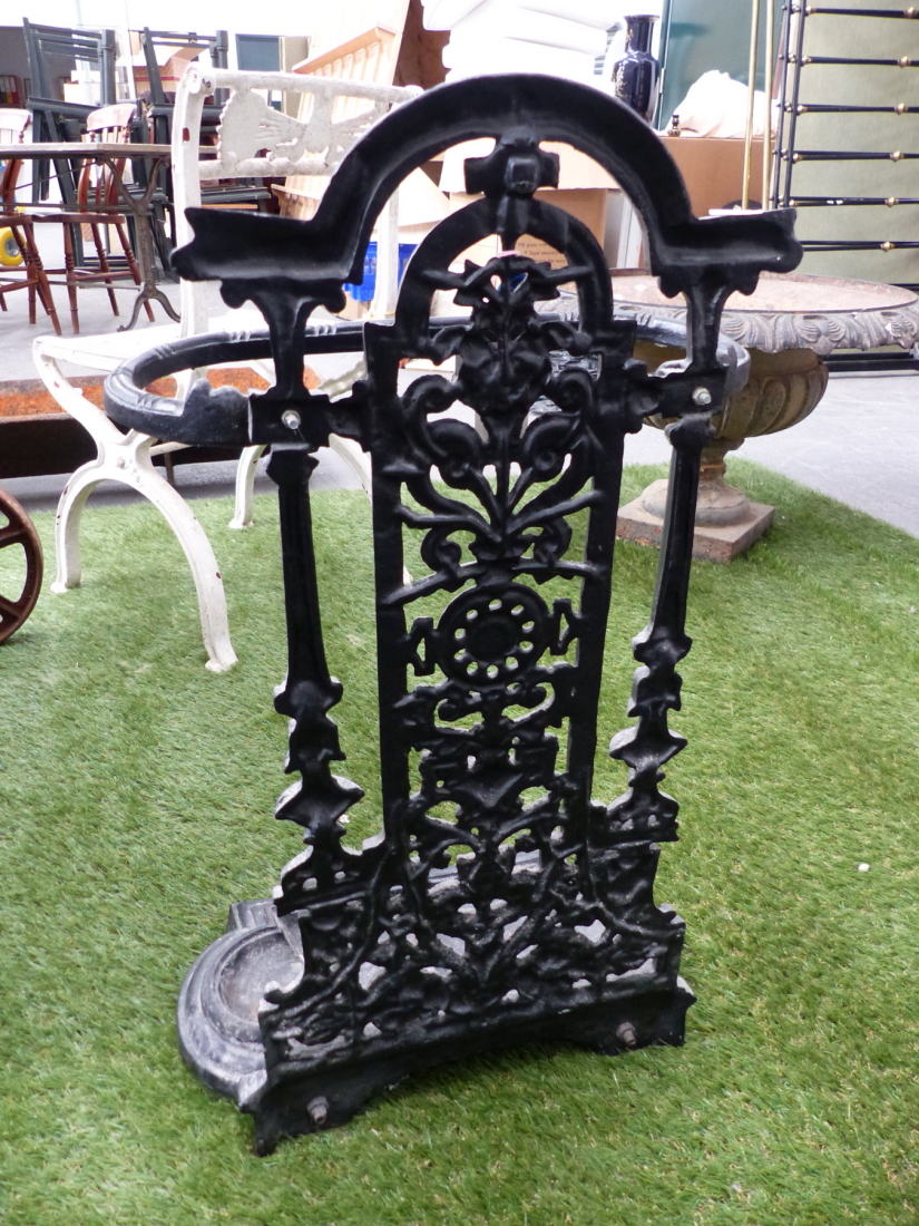 A CAST IRON STICK STAND, THE ROUND ARCH FLORAL BACK PANEL ABOVE REMOVABLE TWO COMPARTMENTAL TRAY. - Image 5 of 5