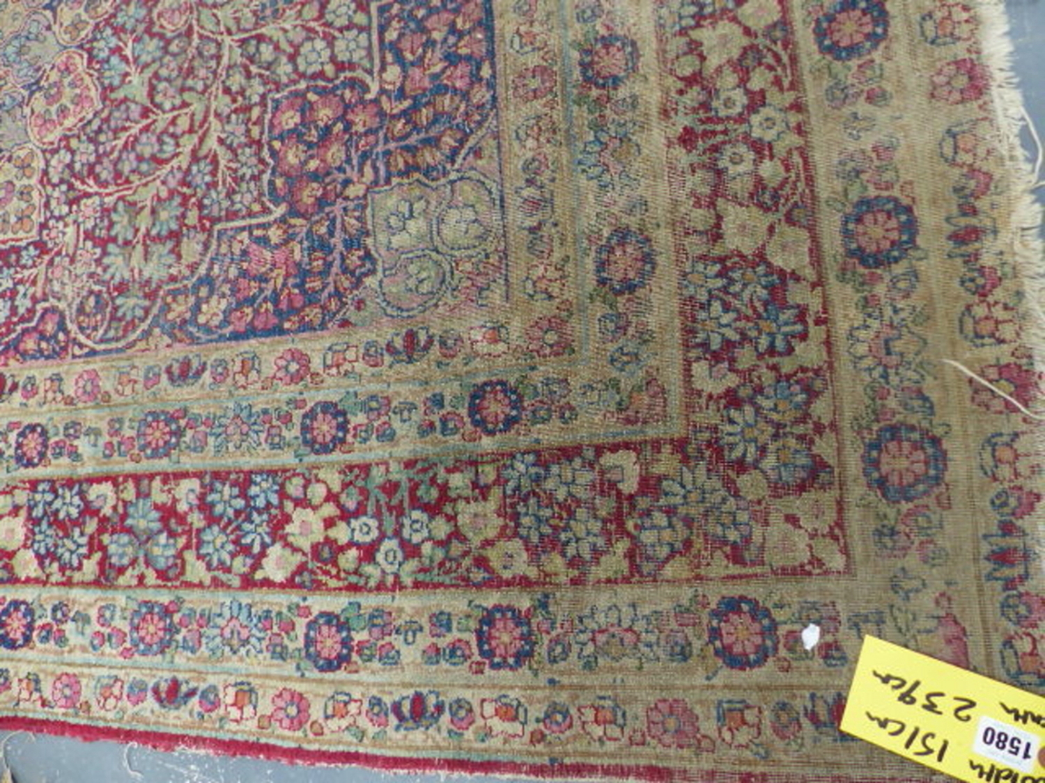 AN ANTIQUE PERSIAN KIRMAN RUG. 239 x 151cms. - Image 2 of 8