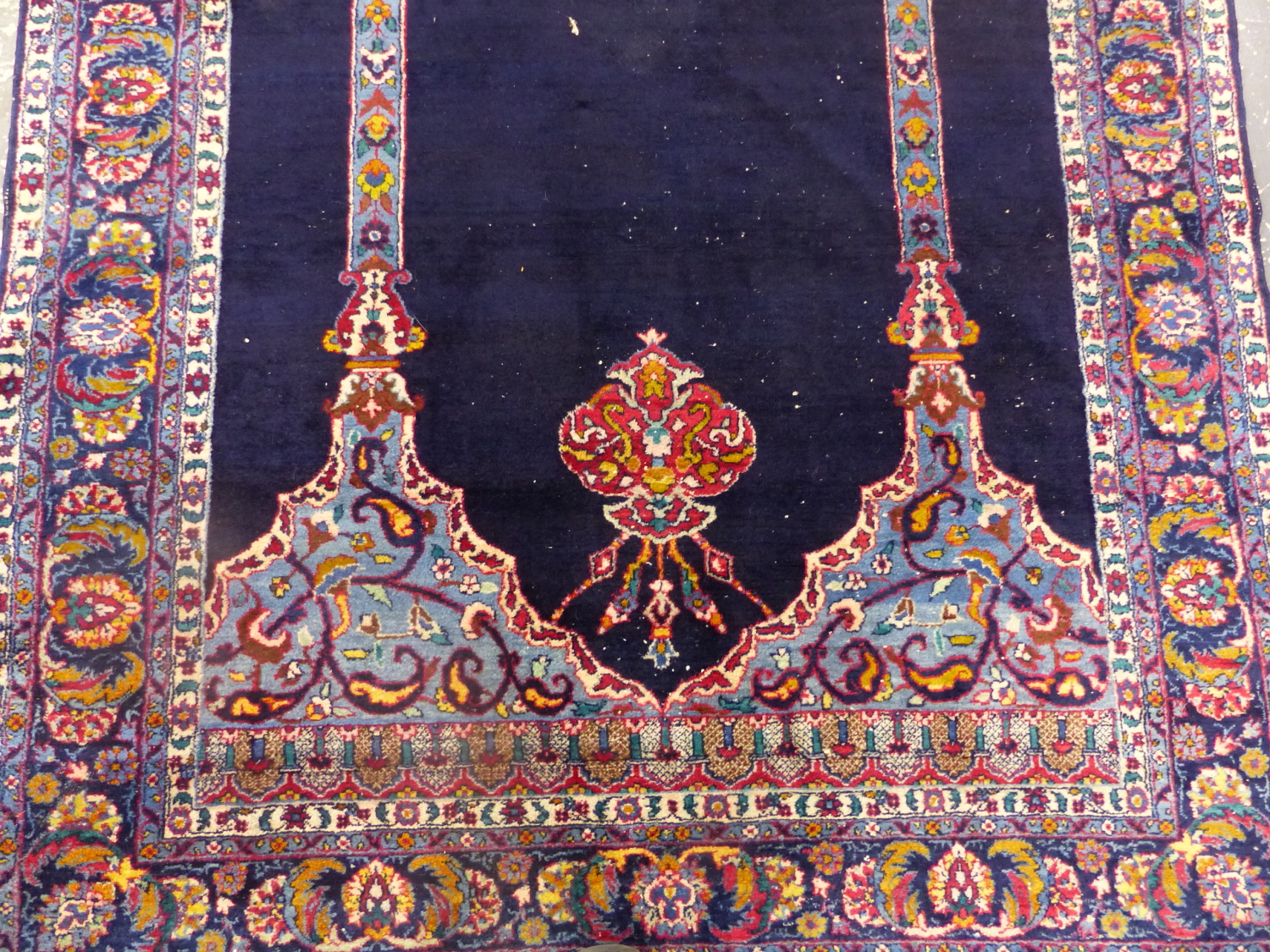 AN ANTIQUE ORIENTAL PRAYER RUG OF CLASSIC DESIGN. 200 x 130cms. - Image 3 of 7