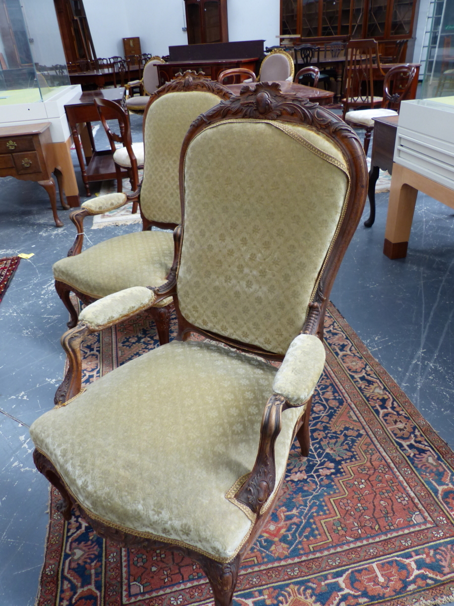 A PAIR OF FRENCH LOUIS XV STYLE CARVED OAK SALON ARM CHAIRS. - Image 5 of 7