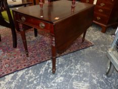 AN EARLY 19th.C.MAHOGANY PEMBROKE TABLE WITH END DRAWER ON TING TURNED LEGS WITH BRASS CUP