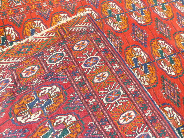 A TEKKE BOKHARA RUG. 140 x 107cms TOGETHER WITH TWO AFGHAN BOKHARA RUGS. (3) - Image 4 of 6