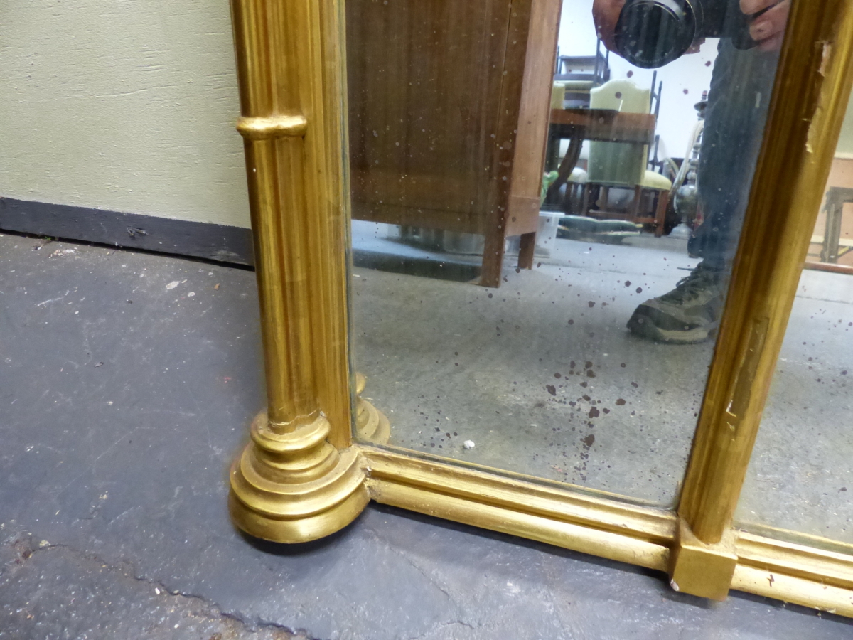 A 19th.C. GILT OVERMANTLE WITH CLASSICAL CHARIOT FRIEZE OVER TRIPLE PLATE MIRROR, FLANKED BY CLUSTER - Image 5 of 9