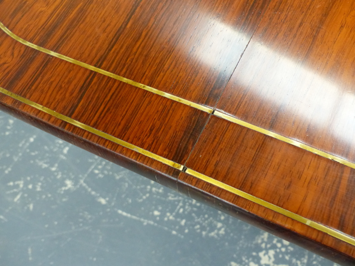 A REGENCY ROSEWOOD AND BRASS INLAID TILT TOP BREAKFAST TABLE ON QUADRUPED SABRE LEGS. 98 x 140 x H. - Image 6 of 14